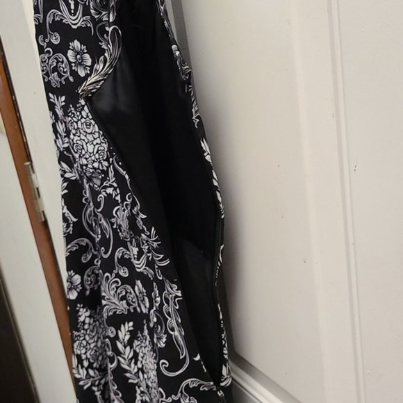 Forever 21 Black & White Dress - Picture 8 of 11